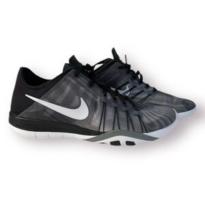 Nike Womens Free TR 6 Training Shoes